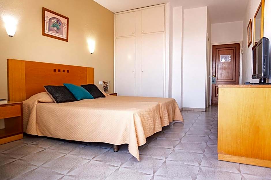 Photo 1 of 4 of Triple Room