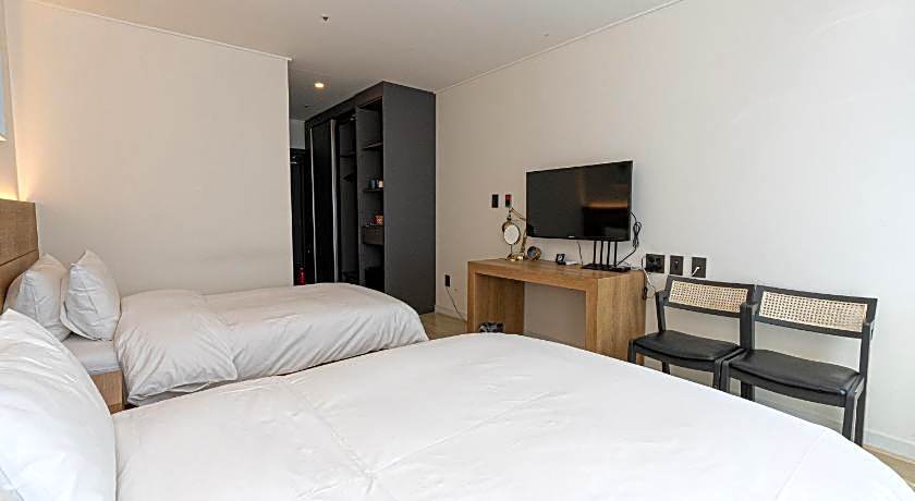 Hotel The Grang Jungmun