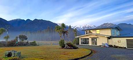 Glacier View Motel