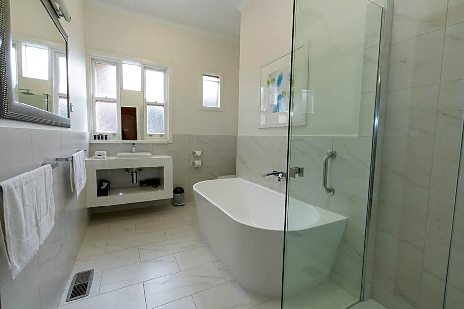 Sovereign Park Motor Inn