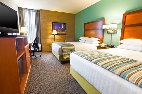 Deluxe Queen Room with Two Queen Beds - Accessible, Tub