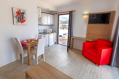 ONE BEDROOM APARTMENT WITH SEA VIEW