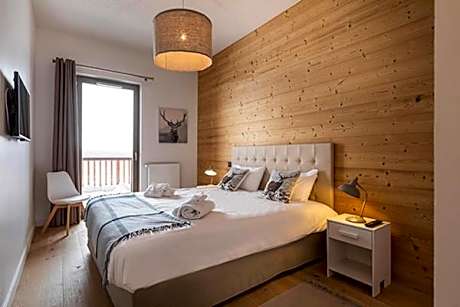 Three-Bedroom Apartment with Mountain View