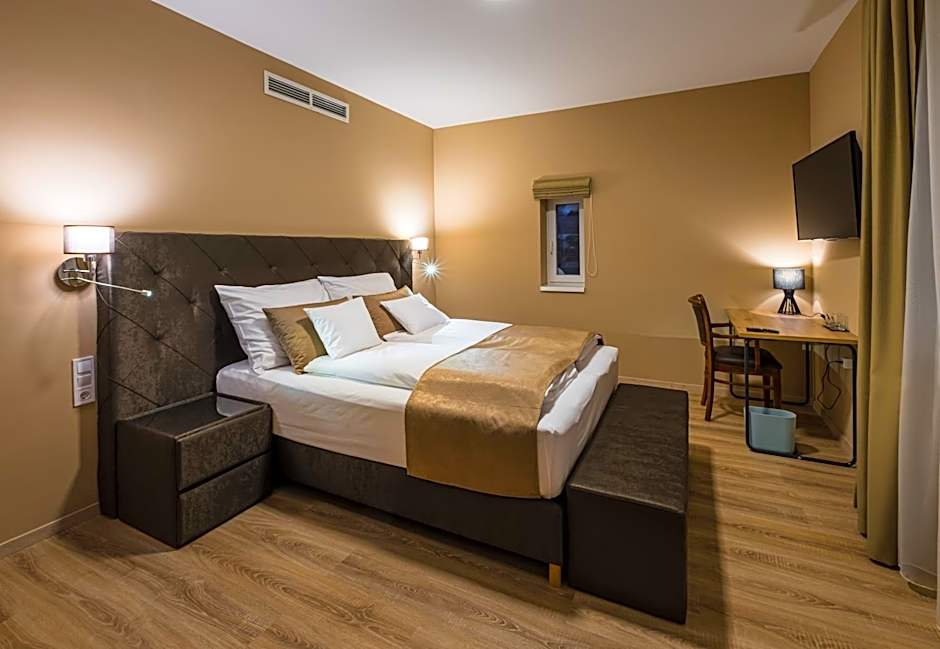 Kistücsök Food & Room