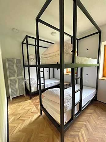 Bed in 6-Bed Mixed Dormitory Room