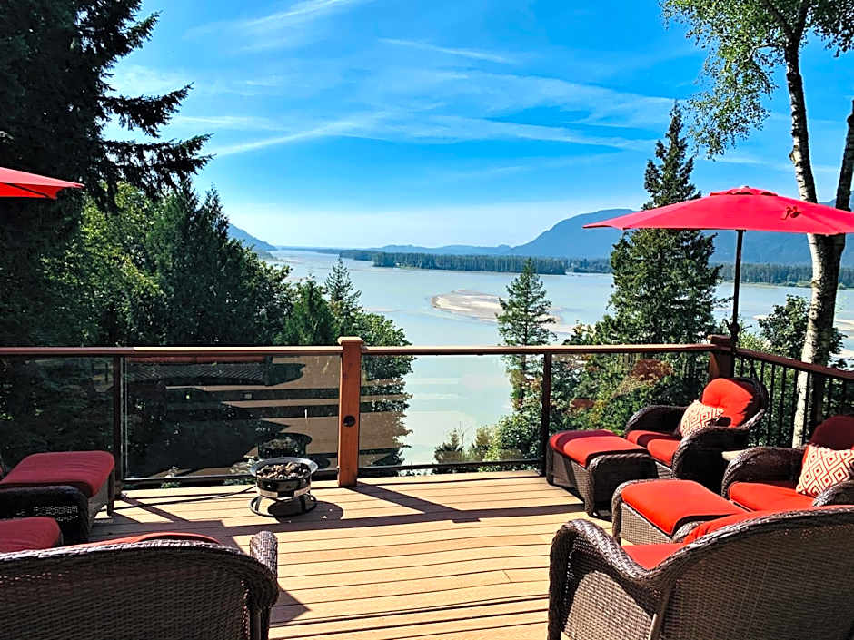 The Fraser River's Edge B&B Lodge