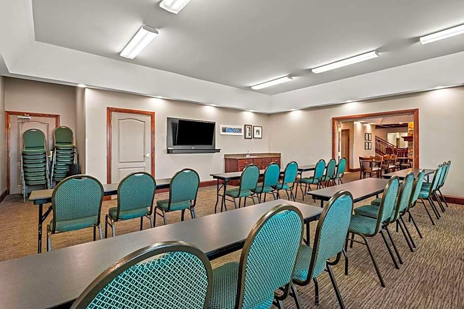 Country Inn & Suites by Radisson, Red Wing, MN