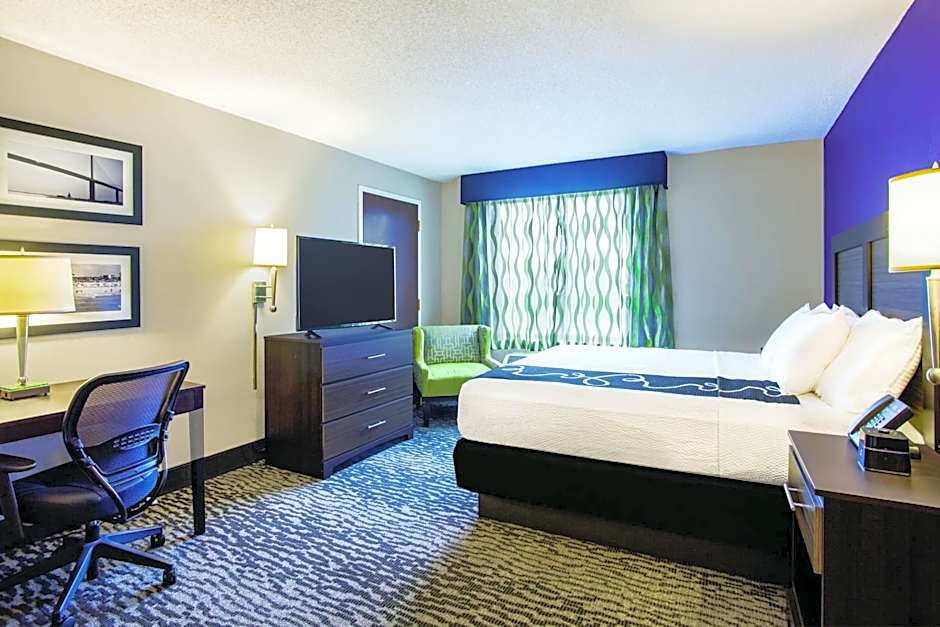 La Quinta Inn & Suites by Wyndham Clearwater South