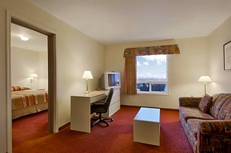 One-Bedroom King Suite - Non-Smoking