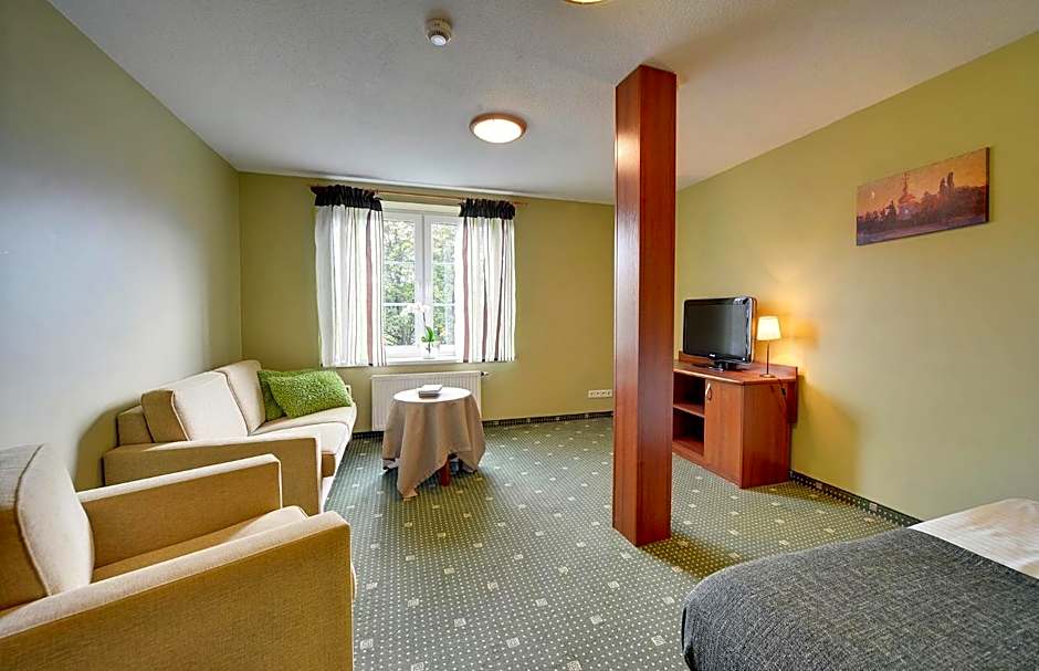 Hotel Belweder - przy hotelu Golebiewski
