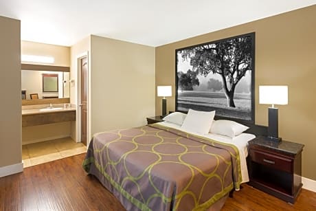 Deluxe King Suite