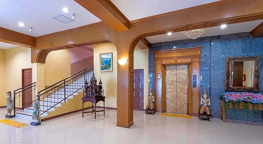 Sabai Inn nearby Central Marina