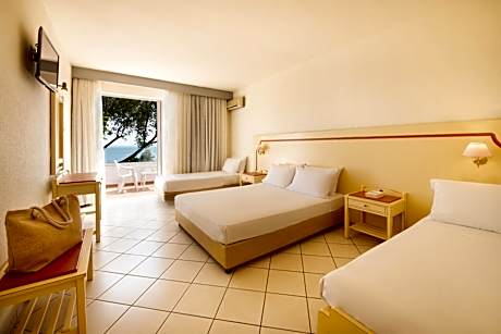 Quadruple Room with Garden View