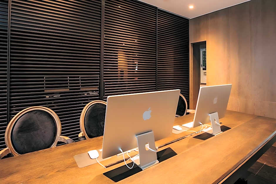 CHECK inn SELECT Chiayi RenAi