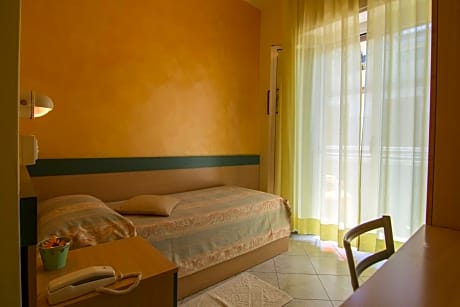 Single Room with Private External Bathroom