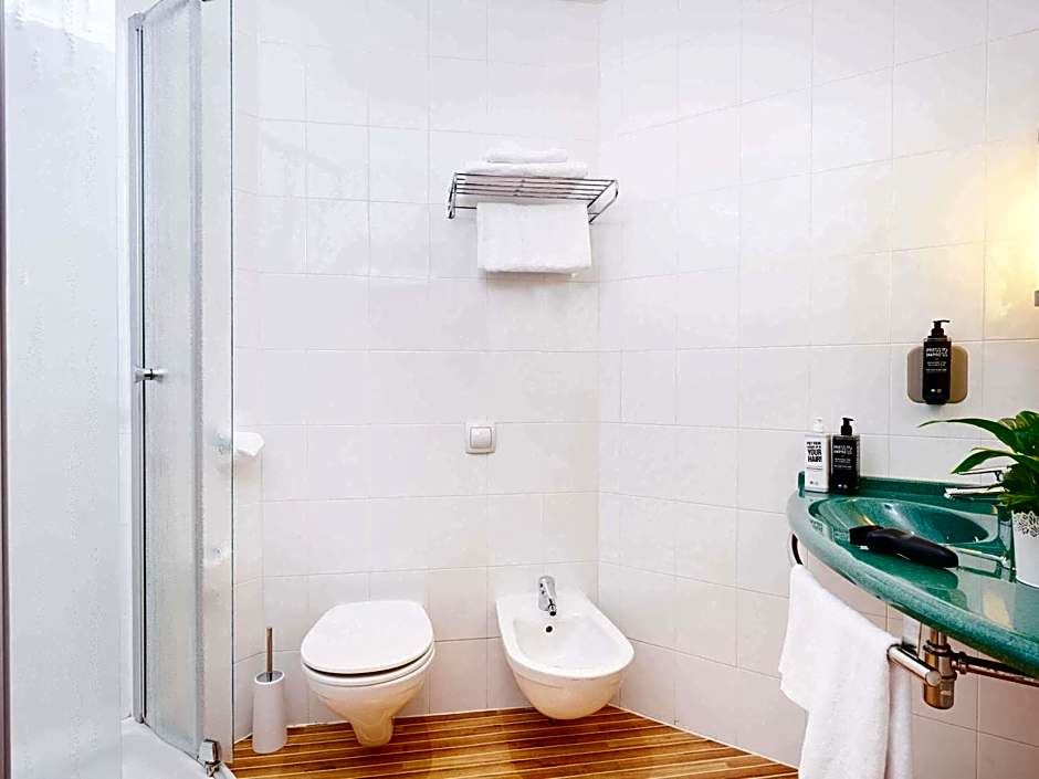 Ibis Como