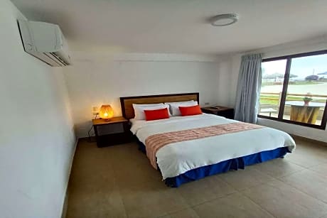 1 Queen Bed, Pool View, Non-Smoking