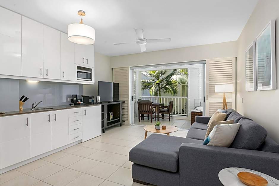 Elysium Private Apartments at Beach Club & Spa