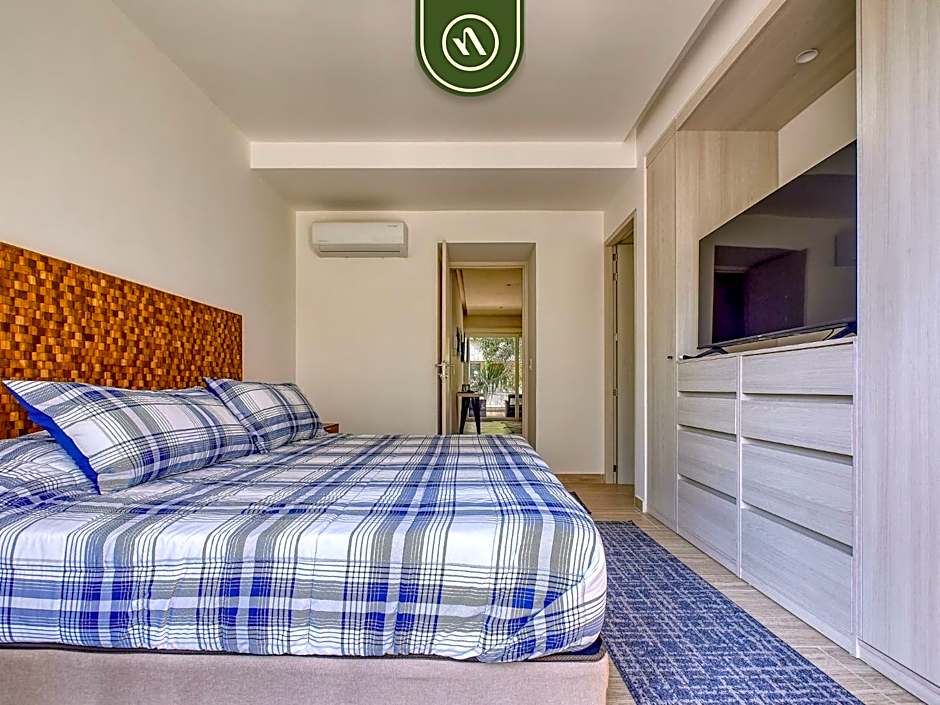 New 1 BR Condo - Oceanview Pool - 2 min to Beach