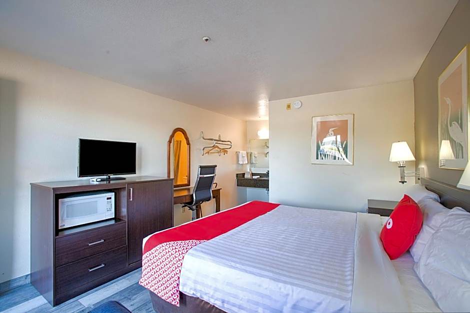 OYO Woodland Hotel and Suites