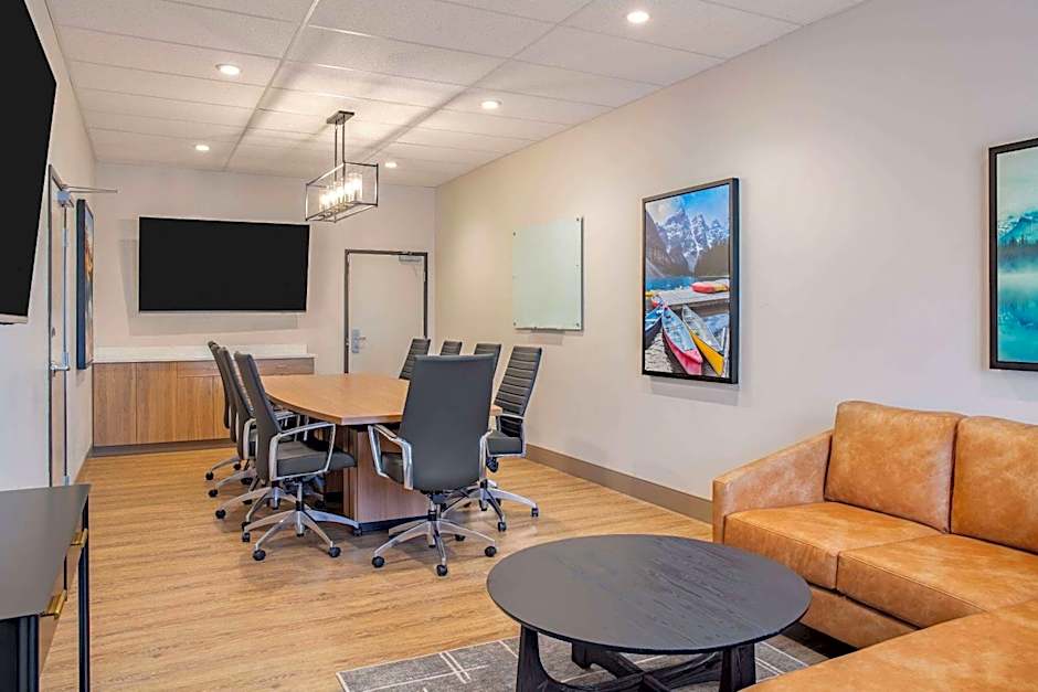 Ramada by Wyndham Cochrane