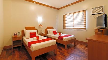 RedDoorz Premium @ Nick Hotel Gerona Tarlac