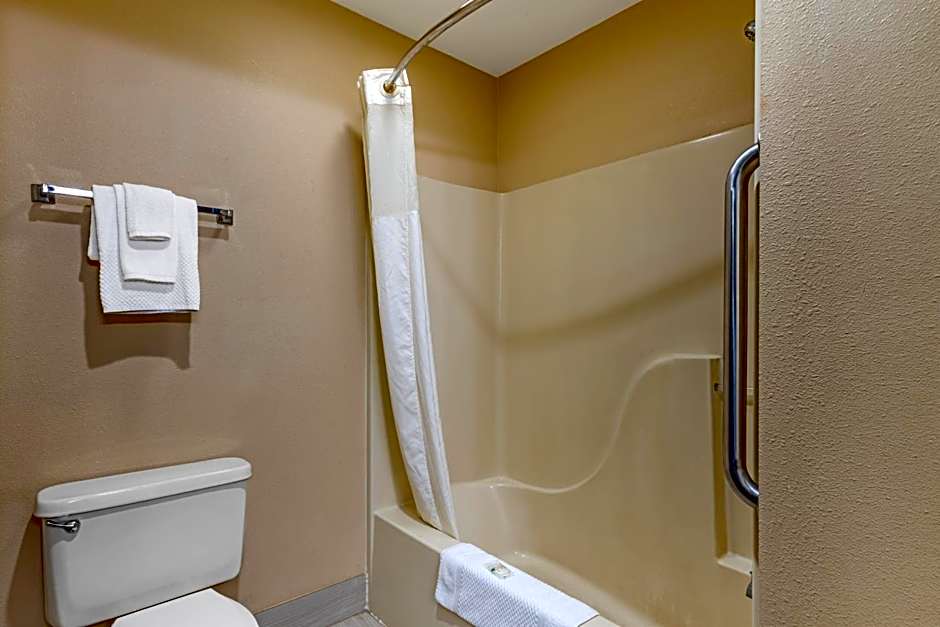 Quality Inn & Suites Caseyville - St. Louis