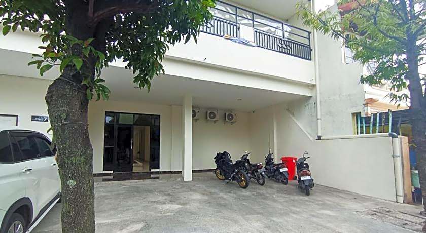 De Corner 2 Madiun RedPartner – Madiun, MO