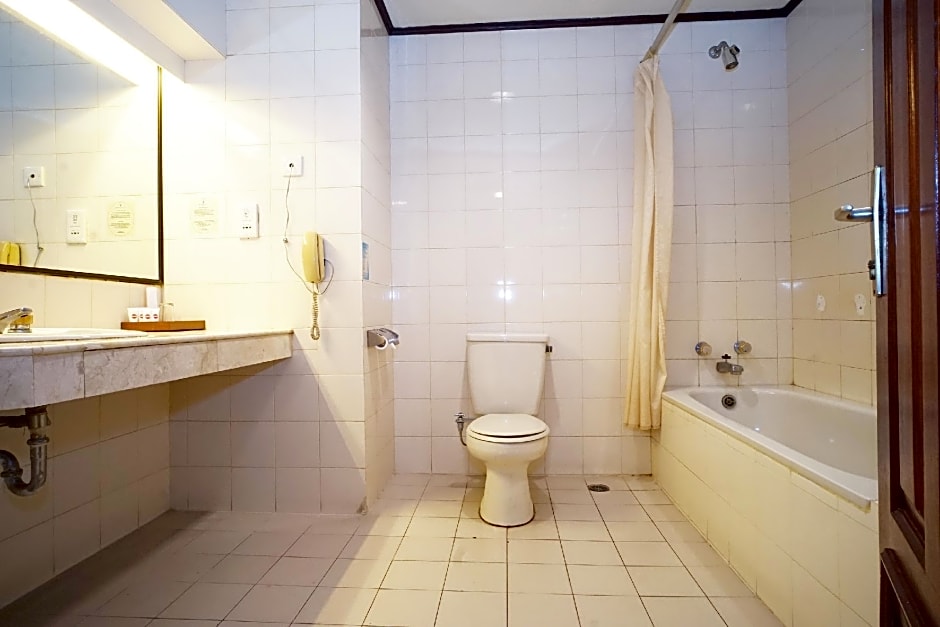 OYO 1735 Adika Bahtera Hotel