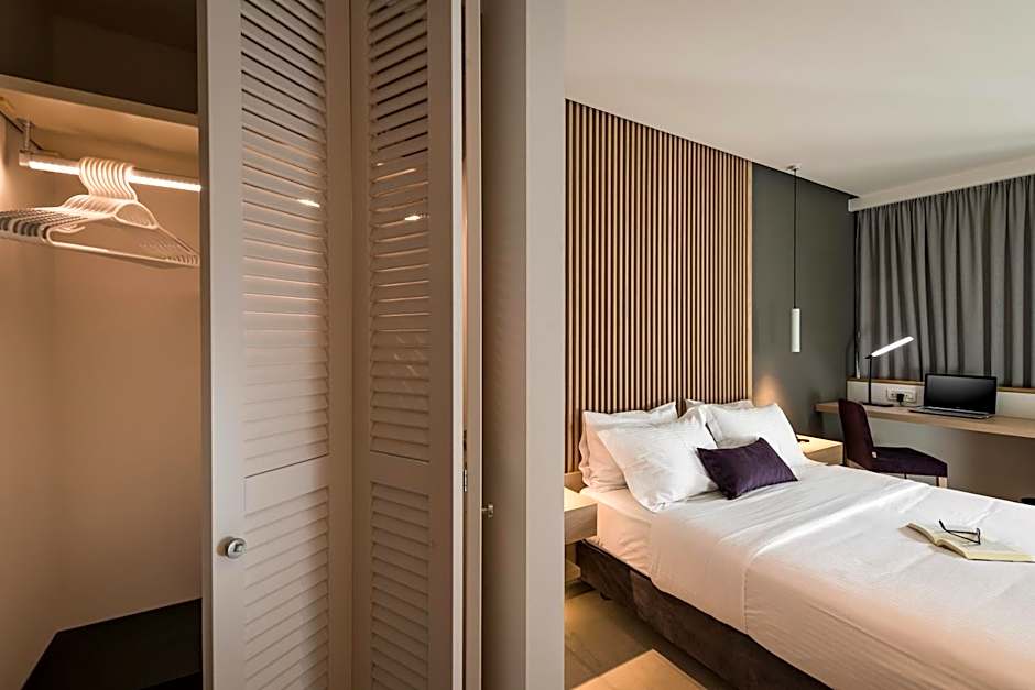 Trianon Luxury Apartments & Suites