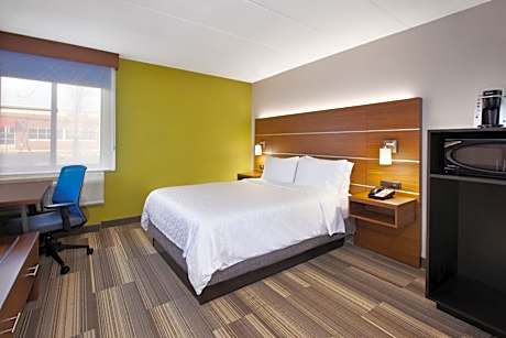 Standard King Room with Mobility Accessible Tub