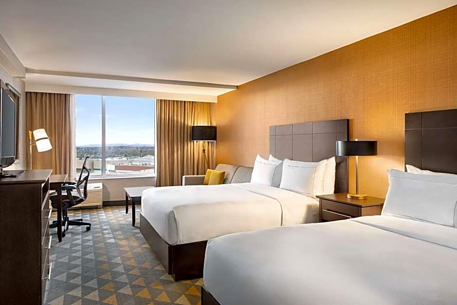 DoubleTree By Hilton Pointe Claire Montreal Airport West