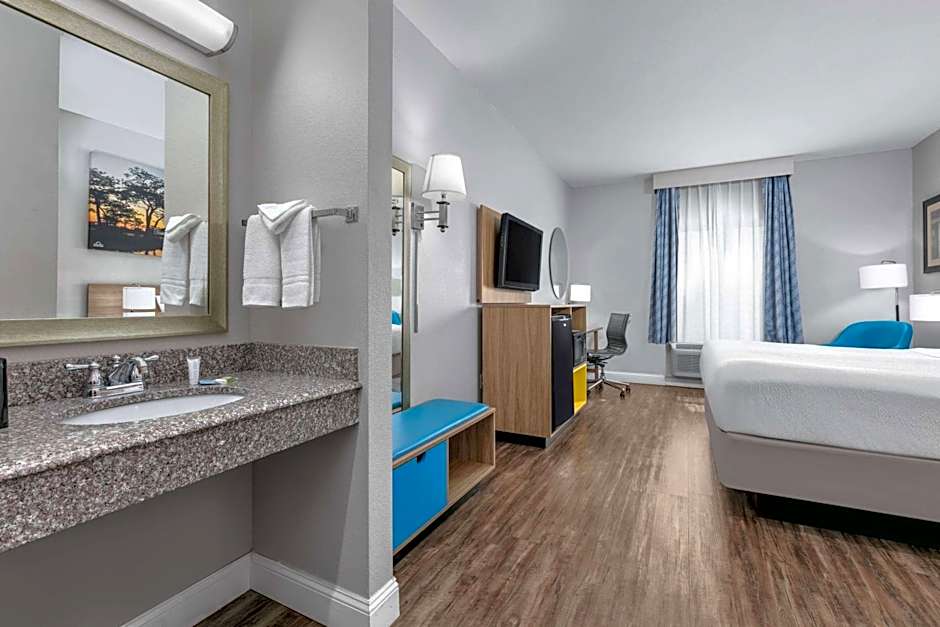 Days Inn & Suites by Wyndham Cabot