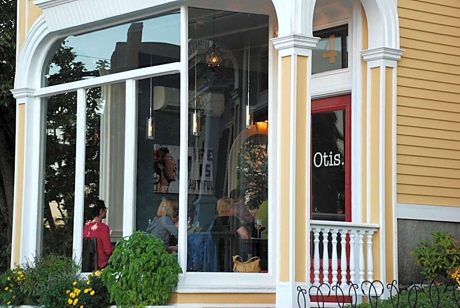 Inn by the Bandstand a Boutique Hotel