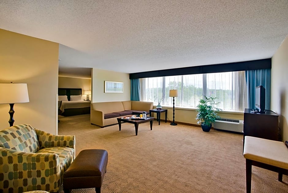 DoubleTree by Hilton Tinton Falls-Eatontown