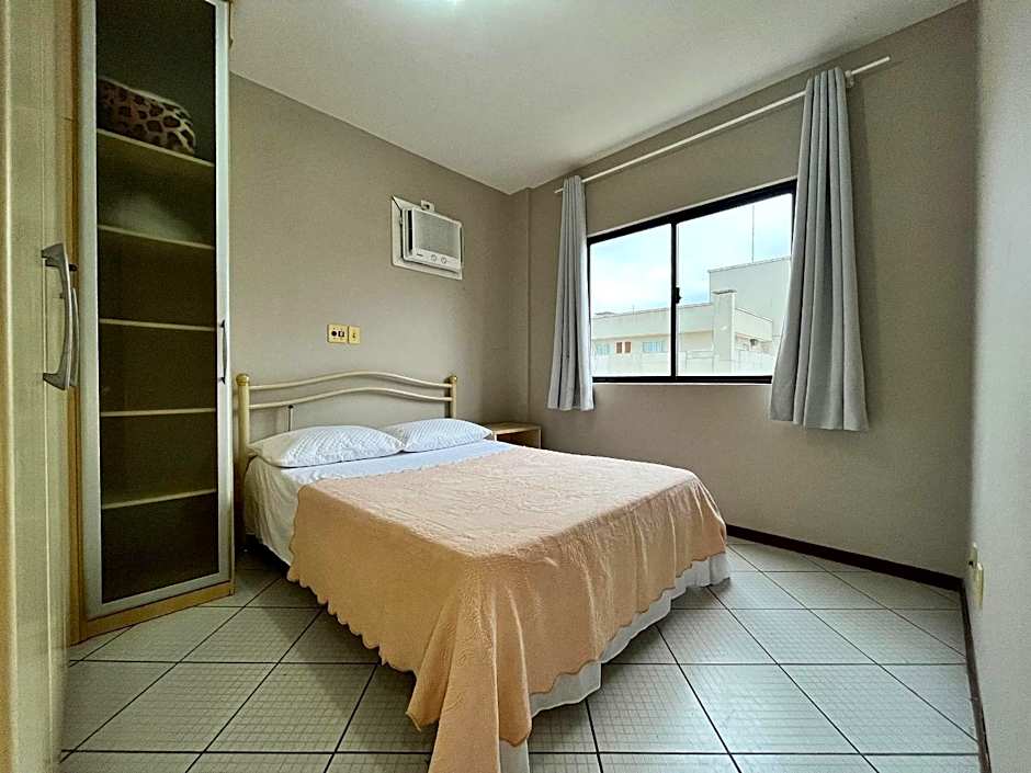 B070 - Apto 2 quartos para 6 pessoas em Bombinhas