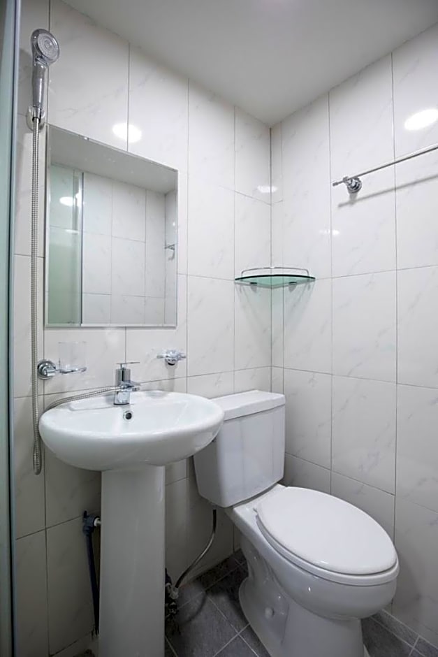 NineRoD - Private bathroom & Shower