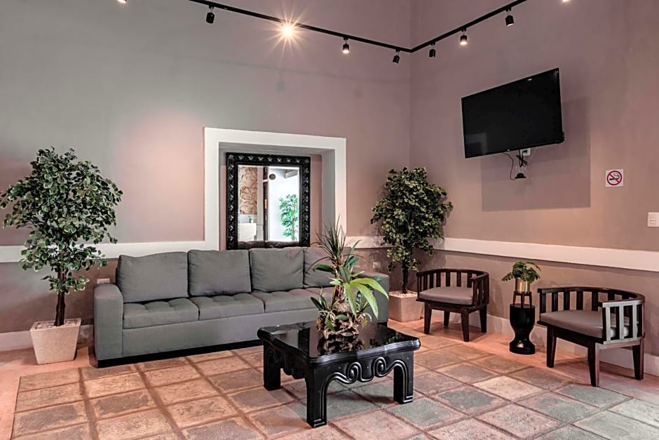 Hotel Colonial Zaci by GuruHotel