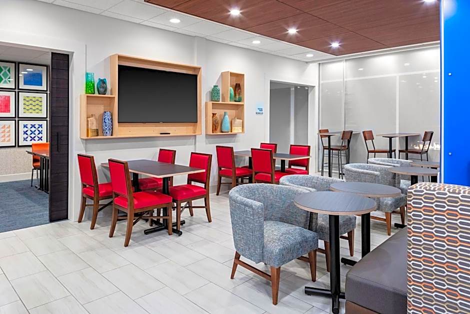 Holiday Inn Express And Suites Wilmington West - Medical Park By IHG