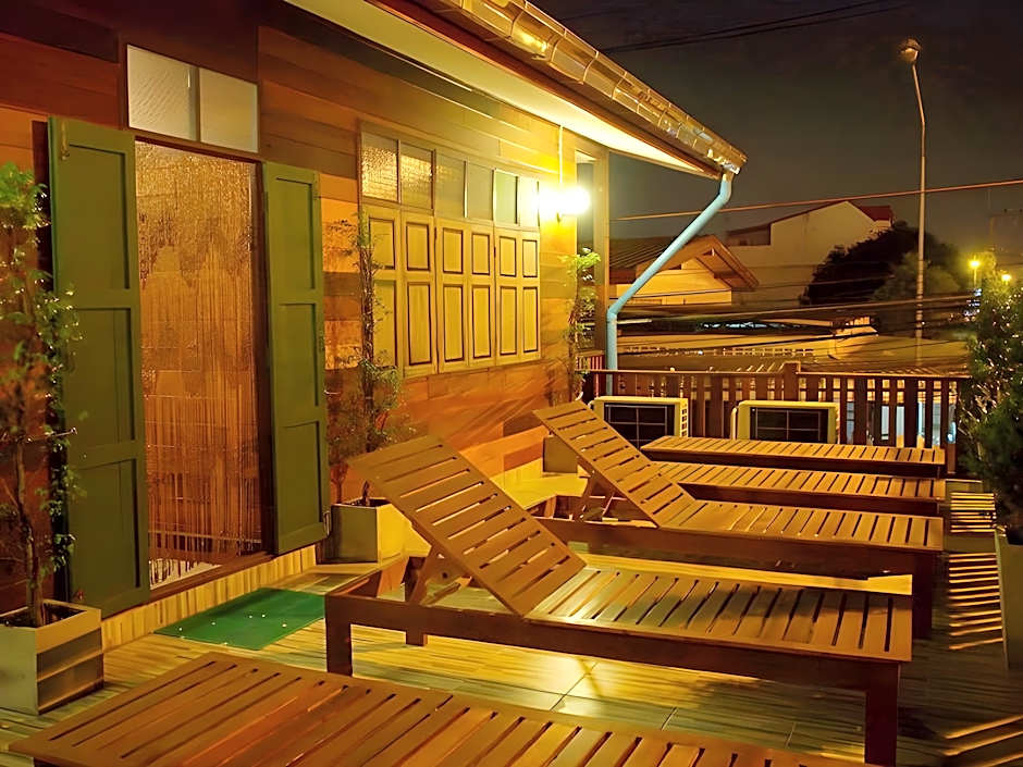 Chommuang Guest House At Ayutthaya.