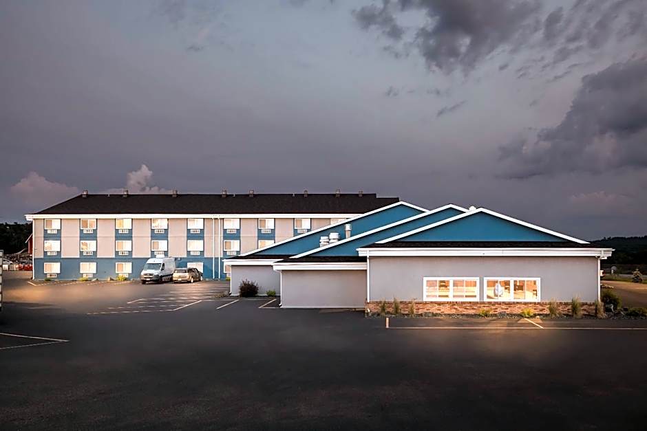 Super 8 by Wyndham Osseo WI