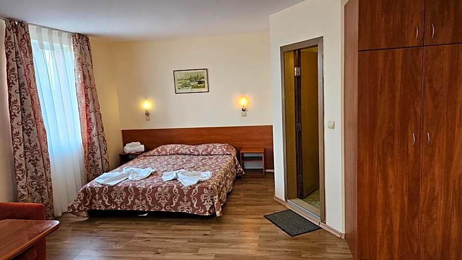 Caprice Family Hotel