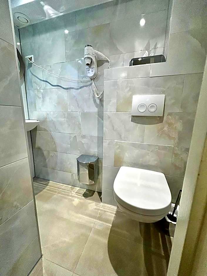 Budget Hotel Damrak Inn