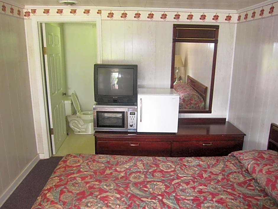 Pinecrest Motel