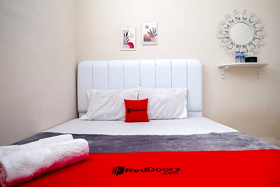 RedDoorz Syariah near Universitas Mercu Buana Kampus 2 Yogyakarta