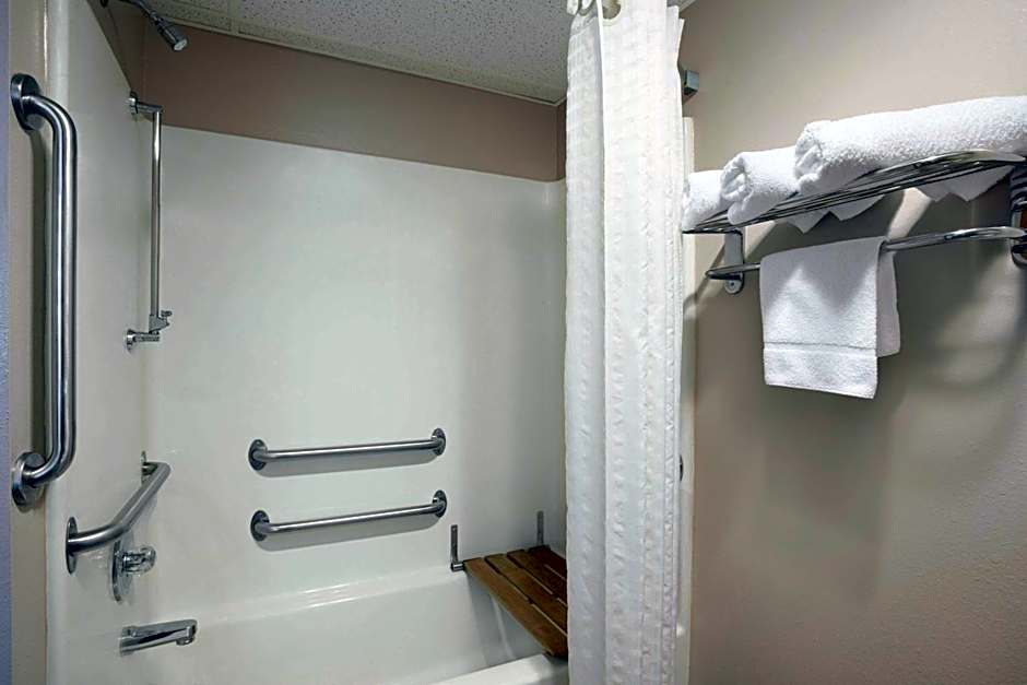 Super 8 by Wyndham Cameron