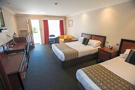 Accessible - 1 Queen 1 Single, Non-Smoking, Deluxe Room, Wi-Fi, Free Austar And Movies, Microwave, Work Desk
