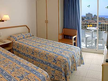 Quadruple Room (3 Adults)