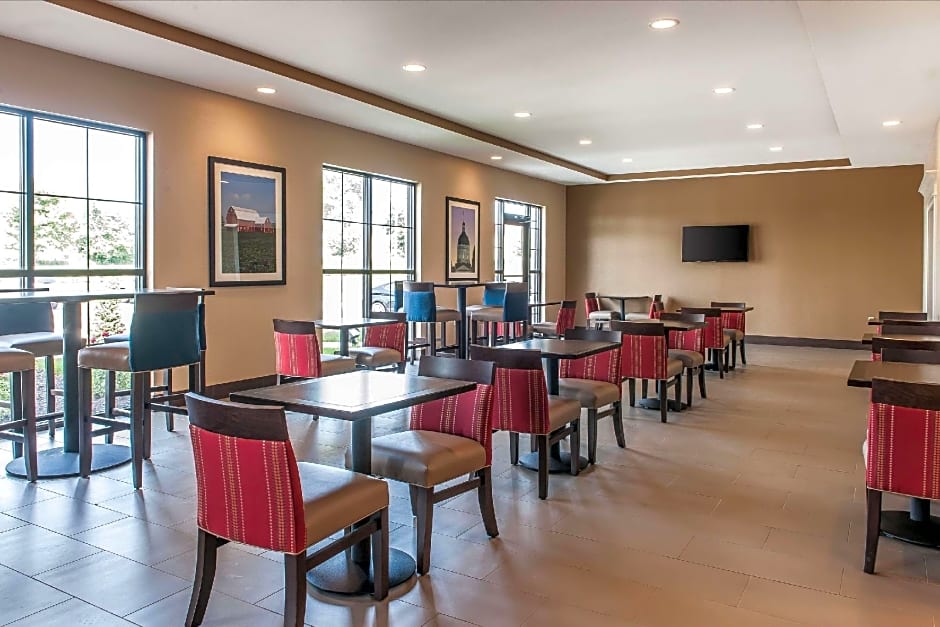 Comfort Suites Rensselaer near Fair Oaks