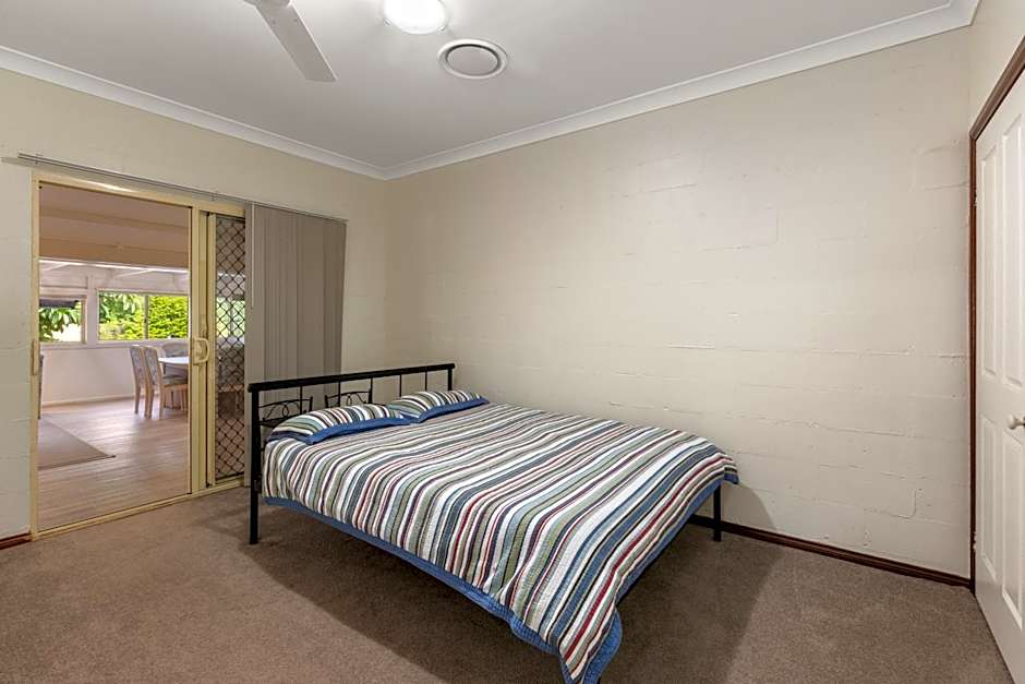 Bon Villas B&B Bonville - Adults Only, Pet Friendly Accommodation